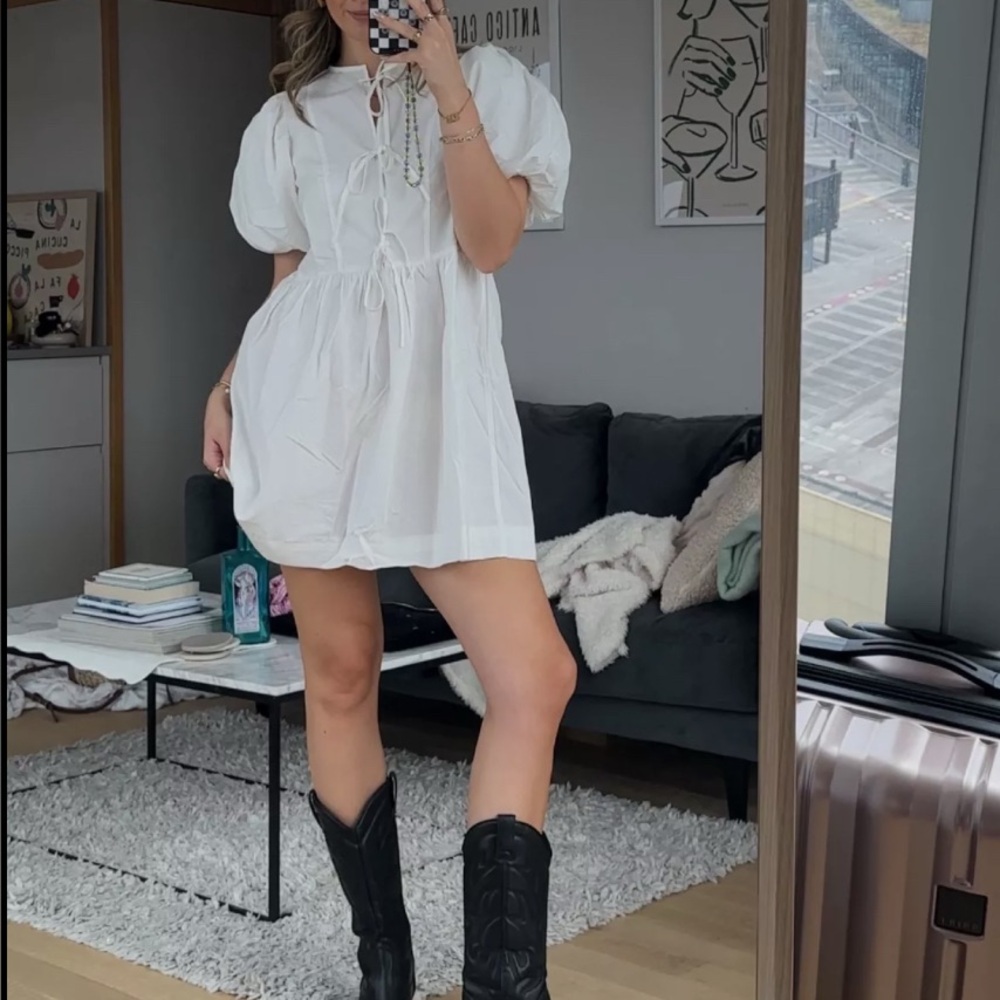 NWT Cream Puff Sleeve Dress